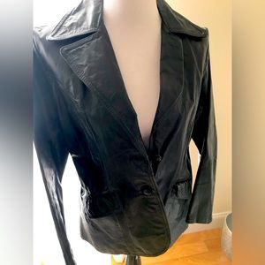 ✨✨Vintage Black Leather Jacket!✨✨